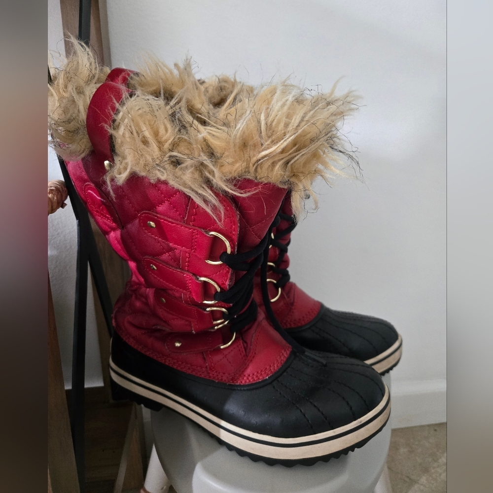Women's Red and Black Quilted Winter Boots